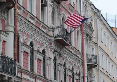 Активисты «Другой России» совершили нападение на консульство США в Петербурге