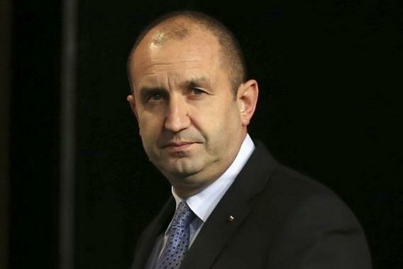 Румен Радев лидирует в президентской гонке в Болгарии