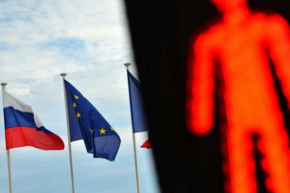 Италия и Венгрия отказались автоматически продлевать санкции против РФ
