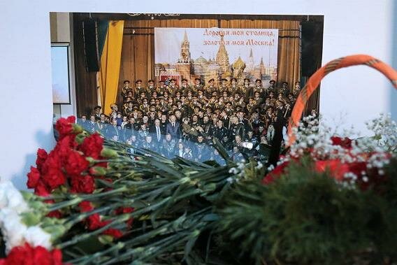 Первый самолет с телами погибших при крушении Ту-154 сел в Москве