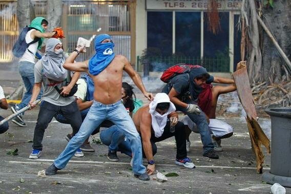 Мадуро: венесуэльская оппозиция использует снайперов против мирного населения