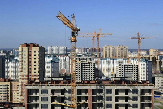 Число сделок с готовым жильем в Москве за 8 месяцев сократилось на 8,2%