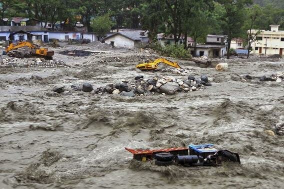 Более 360 человек стали жертвами наводнений в Индии