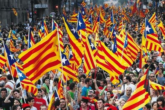 СМИ: по всей Испании прошли митинги за референдум о независимости Каталонии